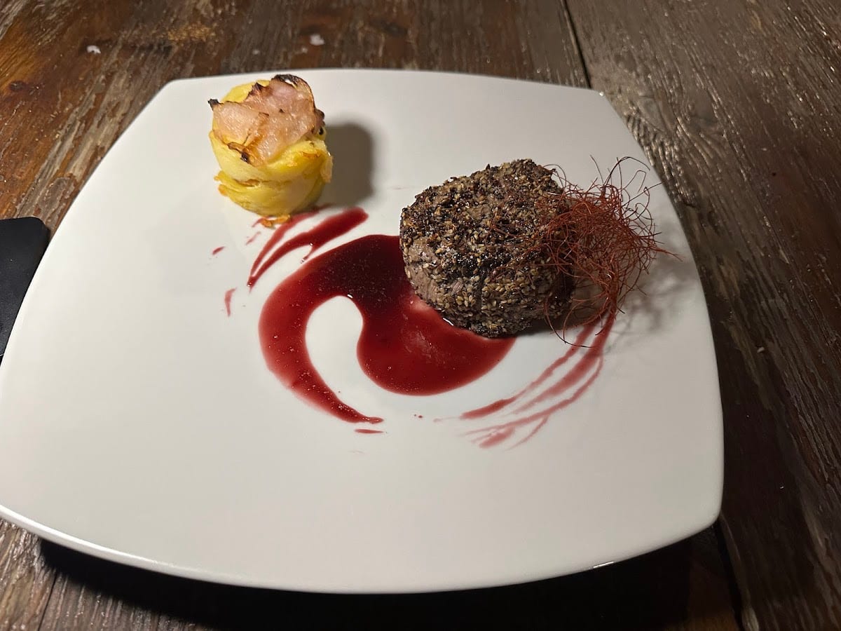 Filetto in crosta di pepe con contorno