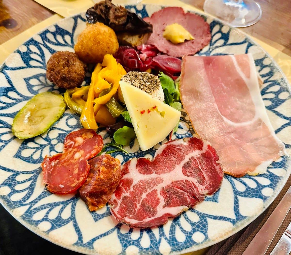 Piatto di antipasti misti